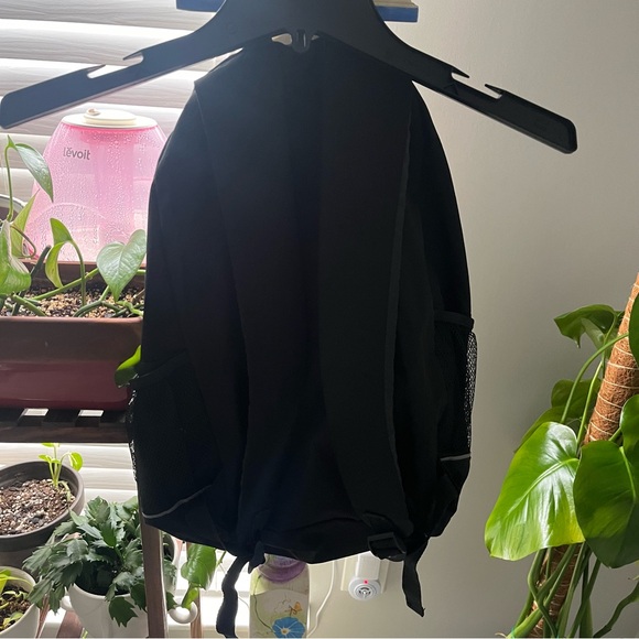 Black backpack - Picture 3 of 8